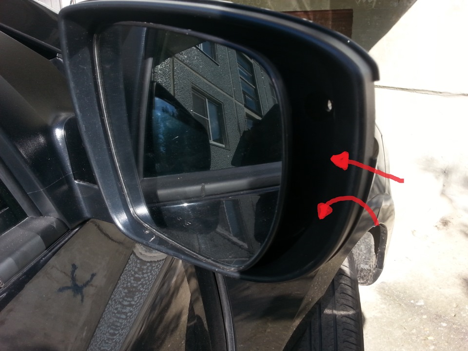 Поддеть отражающий элемент наружного зеркала заднего вида на автомобиле Hyundai ix35