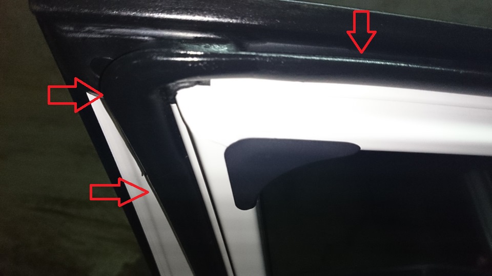 Проверка и смазка резиновых уплотнителей двери на автомобиле Hyundai Solaris