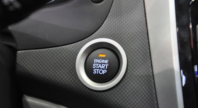 Кнопка зажигания на автомобиле Hyundai Solaris 2010-2016