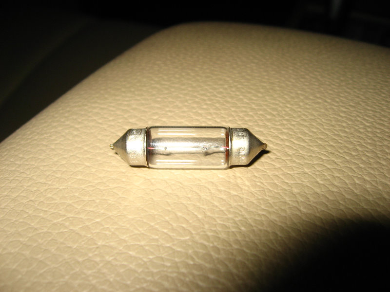 Лампа освещения салона 18645-10009N на Hyundai Santa Fe CM 2006-2012