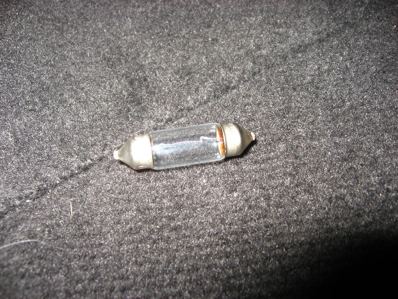 Лампа освещения багажника 18645-10009N на Hyundai Santa Fe CM 2006-2012