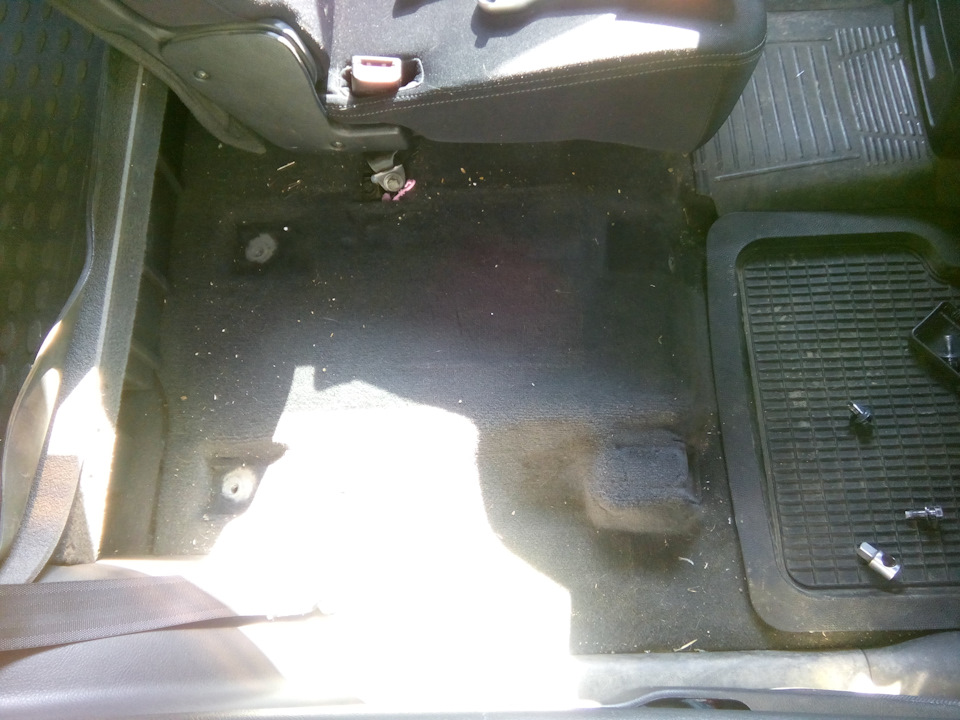 Снять заднее сиденье на Hyundai Santa Fe CM 2006-2012