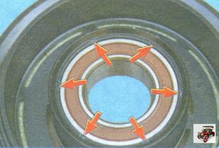 Места кернения посадочного места для подшипника шкива компрессора кондиционера Лада Гранта