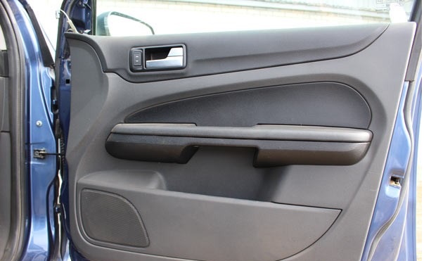 Обратно собранная дверь автомобиля Ford Focus 2
