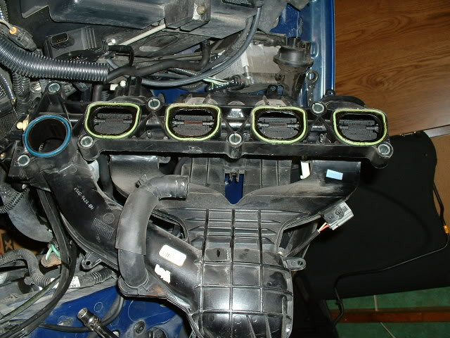 Установленные новые уплотнительные кольца впускного коллектора Ford Focus 2