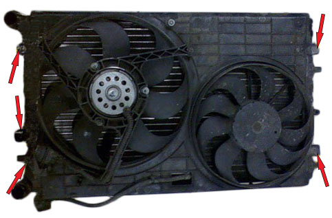 Odpojení skříně ventilátoru od chladiče vozu Škoda Fabia I