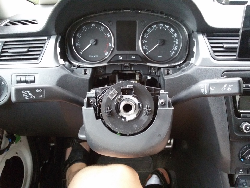 Odšroubování volantu Škoda Rapid