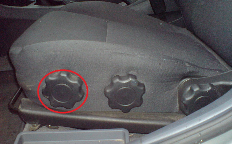Передняя рукоятка регулировки подушки сиденья Nissan Almera Classic