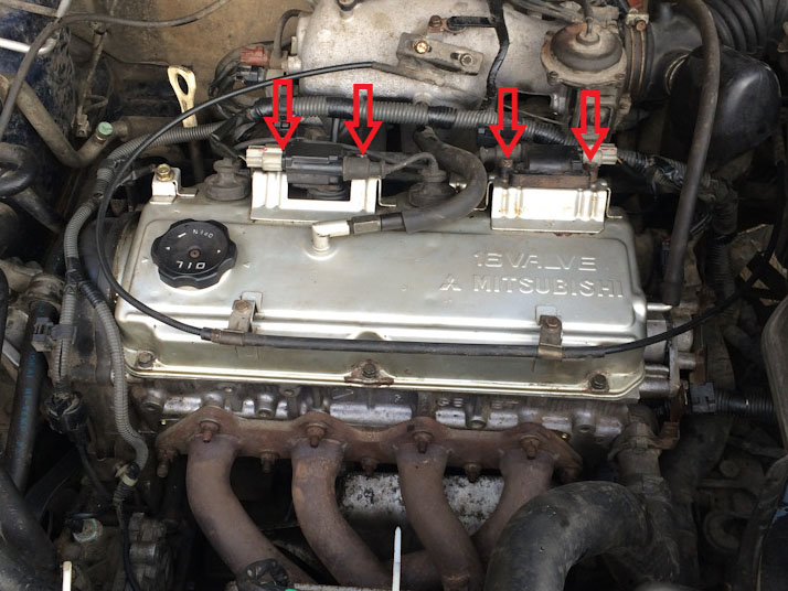 Расположение крепления катушек зажигания Mitsubishi Outlander I 2003 - 2008
