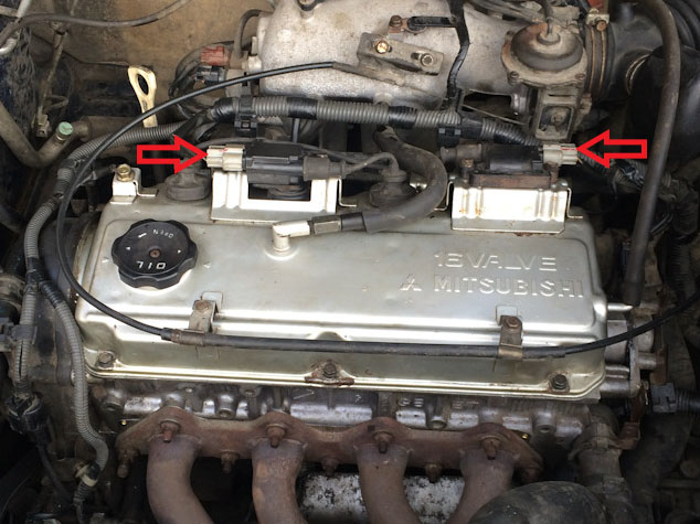 Расположение разъемов катушек зажигания Mitsubishi Outlander I 2003 - 2008
