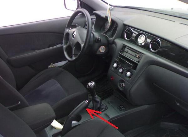 Активированный стояночный тормоз Mitsubishi Outlander I