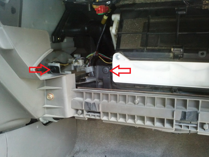 Клипсы удерживающие воздуховод вентиляции Mitsubishi Outlander I 2003 - 2008
