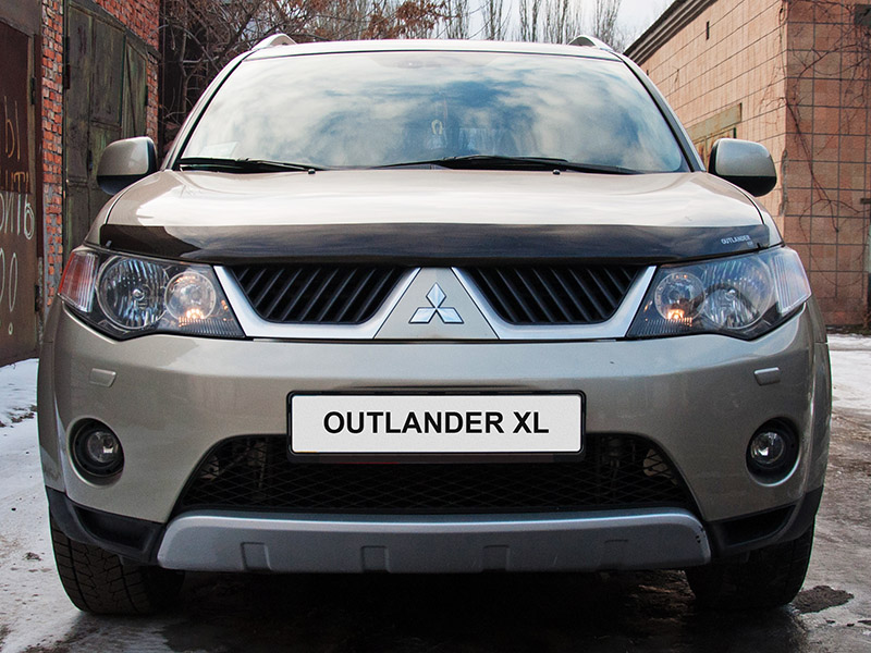 Включены лампы передних габаритных огней Mitsubishi Outlander XL