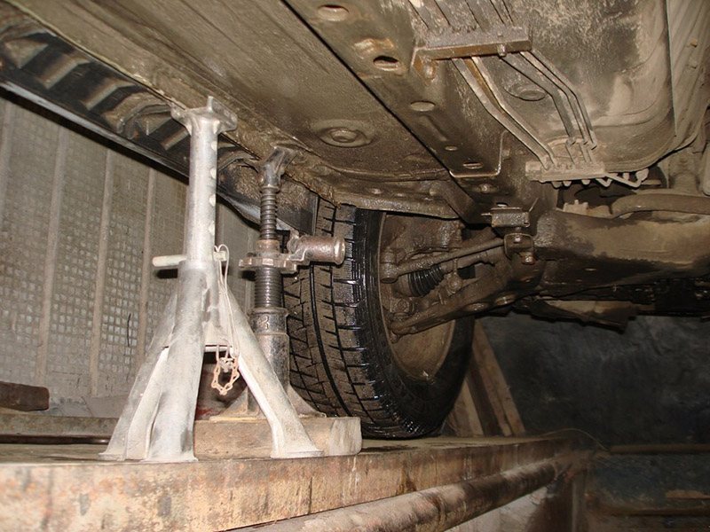 Подставка опор под автомобиль Mitsubishi Outlander I 2003 - 2008