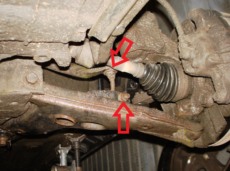 Расположение гаек крепления стойки стабилизатора Mitsubishi Outlander I 2003 - 2008