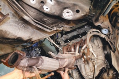 Снятие катколлектора в автомобиле Ford Focus 2