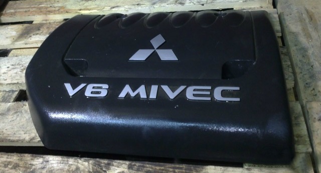 Декоративный кожух 1003A096 двигателя 6B31 Mitsubishi Outlander XL