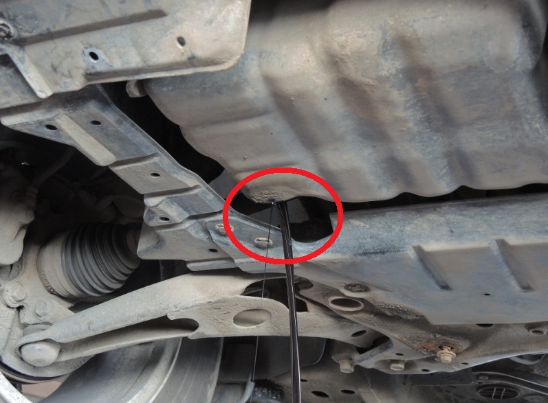 Сливание моторного масла из двигателя 4B12 Mitsubishi Outlander XL