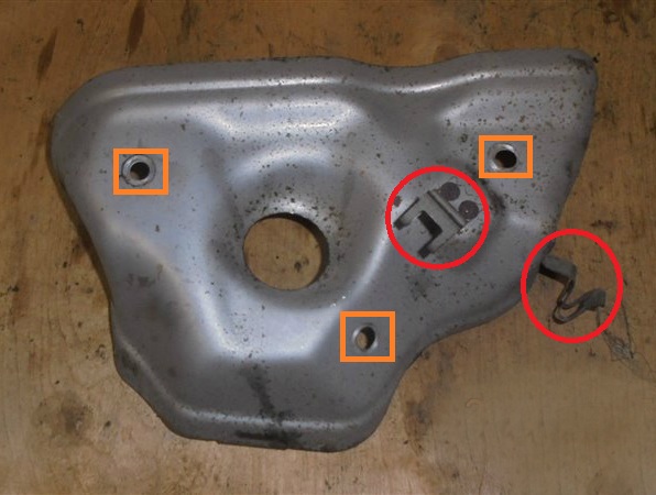 Размещение держателей проводов и отверстий для крепления в термоэкране переднего выпускного коллектора двигателя 6B31 Mitsubishi Outlander XL