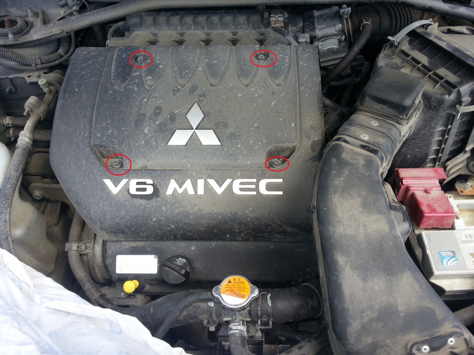 Размещение винтов крепления декоративного кожуха двигателя 6B31 Mitsubishi Outlander XL