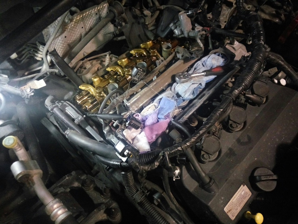 Двигатель 6B31 со снятой правой крышкой головки блока цилиндров Mitsubishi Outlander XL