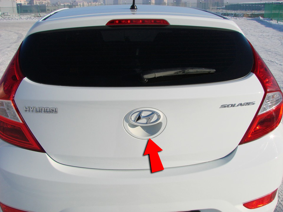 Открыть дверь багажника Хэтчбек Hyundai Solaris 2010-2016