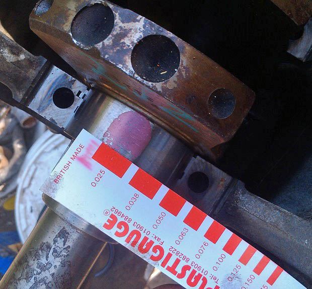 Отпечаток калибровочной проволоки на шейке вала двигателя Mitsubishi Outlander XL II 2007 - 2012