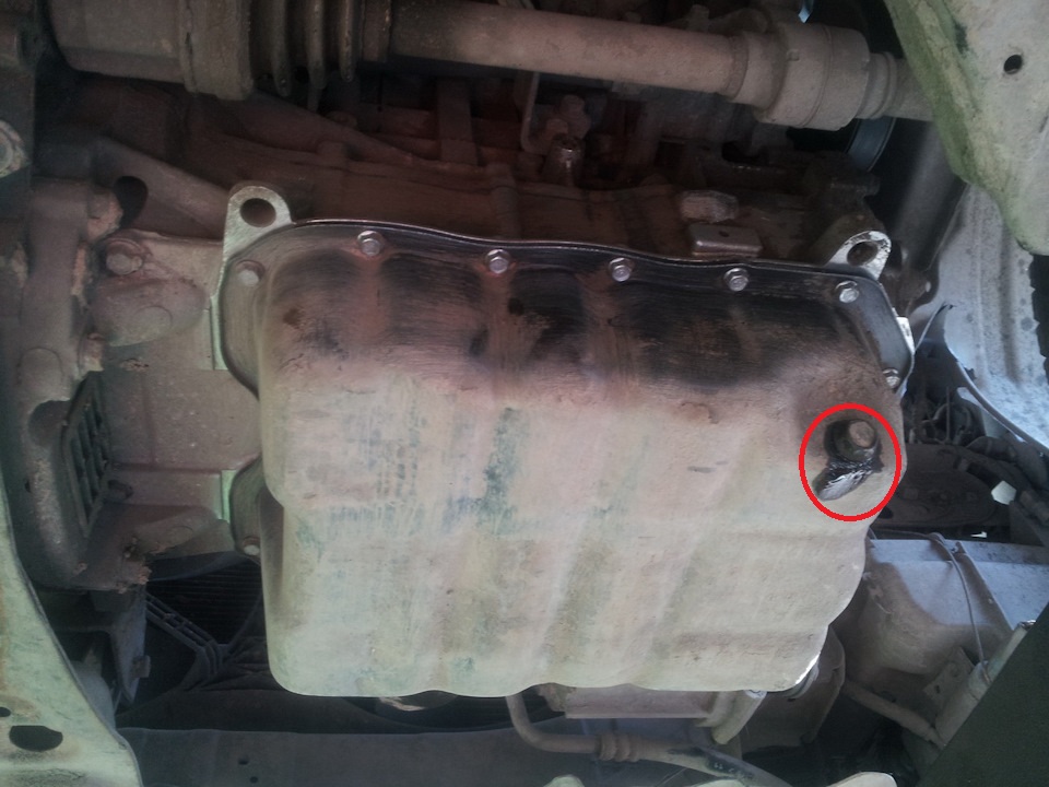 Утечка масла вокруг пробки поддона двигателя Mitsubishi Outlander XL