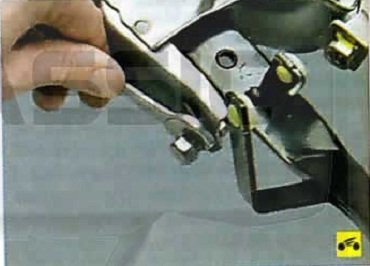 Ослабление контргайки на педали сцепления Nissan Almera Classic