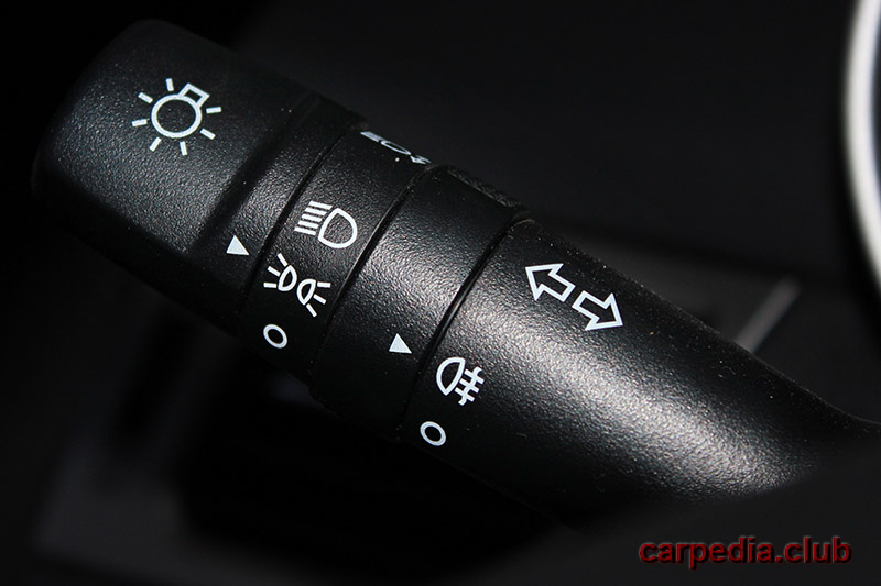 Включены задние противотуманные фары на автомобиле Hyundai Elantra J5 MD