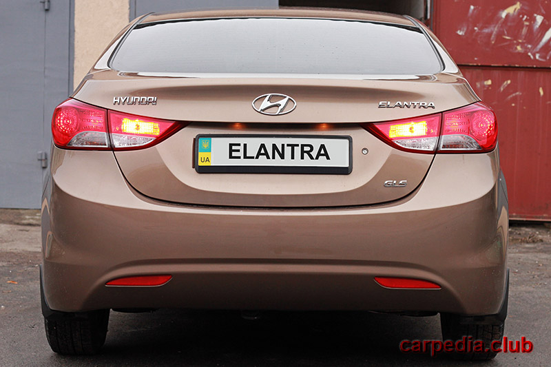 Лампа задней противотуманной фары 18642-21008S на автомобиле Hyundai Elantra J5 MD