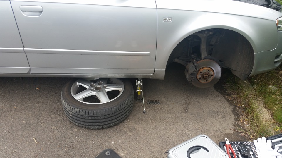 Установка автомобиля на домкрат и подставка опор Audi A4 2