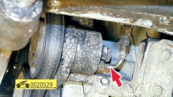 Отверните штуцер ГАЗ 31105 Волга