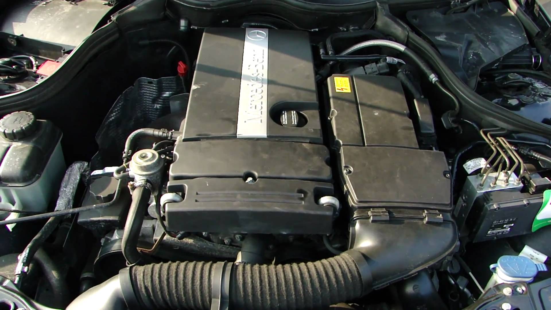 Верхняя крышка дизельного двигателя Mercedes Benz W203