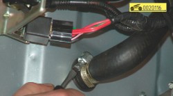 Ослабьте затяжку хомута ГАЗ 31105 Волга