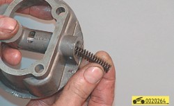 Извлеките пружину ГАЗ 31105 Волга