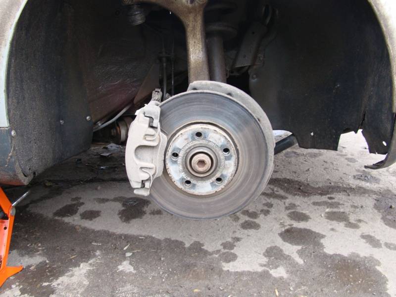 Снимаем колесо Audi A4