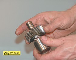 Снятие дистанционной втулки ГАЗ 31105 Волга