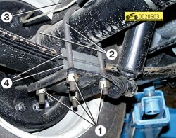 Снимите стремяки, буфера сжатия и подушки ГАЗ 31105 Волга
