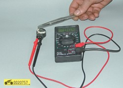 Присоедините к выводам датчика автотестерГАЗ 31105 Волга