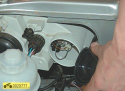 Снимаем защитный колпак ГАЗ 31105 Волга