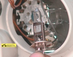 Вынимаем лампу ГАЗ 31105 Волга