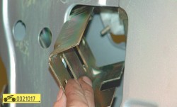 Извлеките кронштейн ГАЗ 31105 Волга