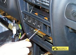 Вытяните на себя выключатели ГАЗ 31105 Волга