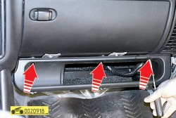 Снимите нижнюю полку ГАЗ 31105 Волга