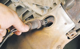 Извлекаем датчик Nissan Qashqai