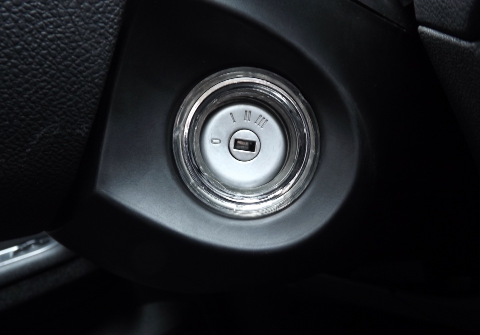 Включаем зажигание на автомобиле Ford Focus 2