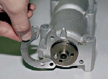 Снятие распределительного вала и рычагов привода клапанов Chevrolet Niva