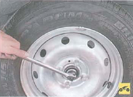 Снятие, замена, установка тормозного барабана задних колес Renault Logan 2004-2015 Бензин