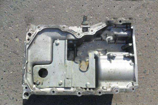 Снятый поддон картера автомобиля Ford Focus 2